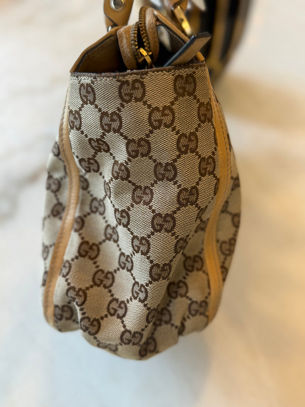 Gucci vintage Abbey with d ring- shoulder bag