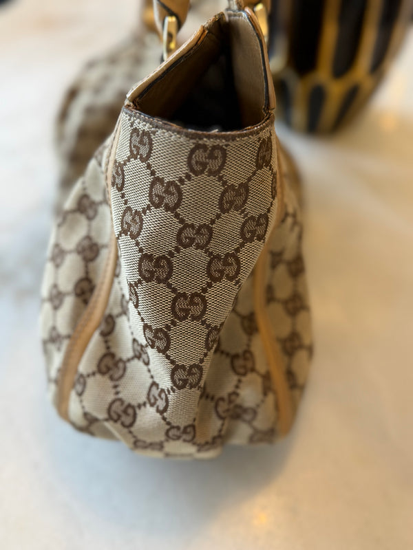Gucci vintage Abbey with d ring- shoulder bag